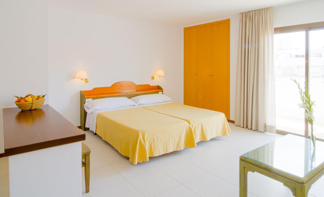 Apartamentos Bon Lloc Santa Eulária des Riu Exterior foto