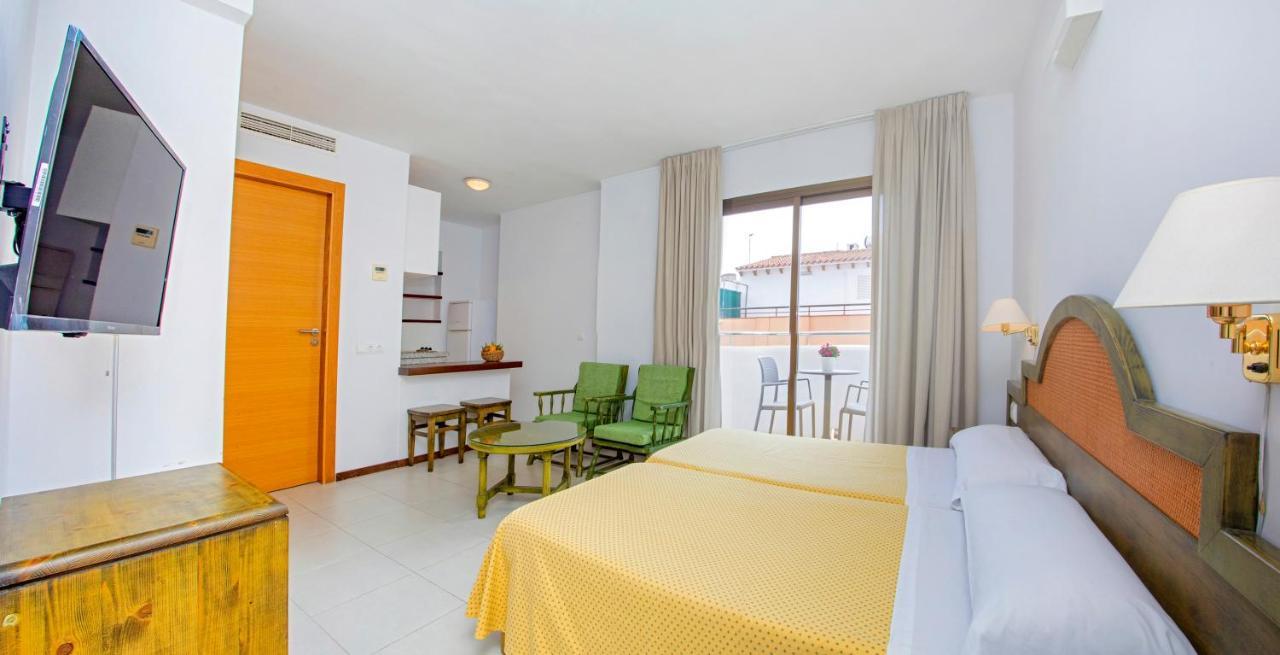 Apartamentos Bon Lloc Santa Eulária des Riu Exterior foto